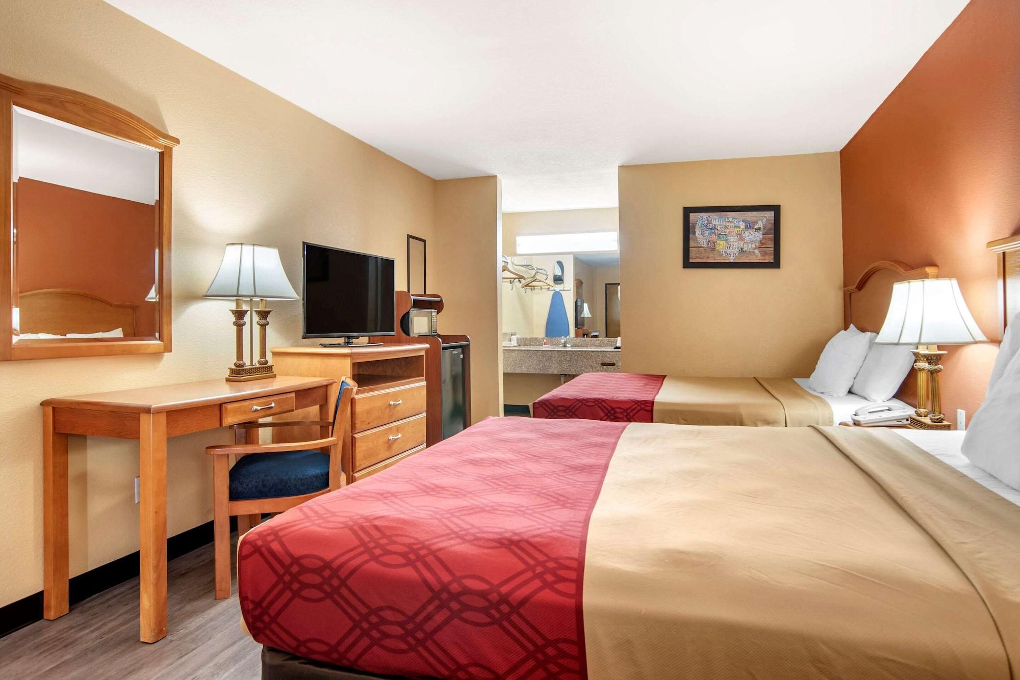 Econo Lodge Inn & Suites Evergreen Eksteriør billede