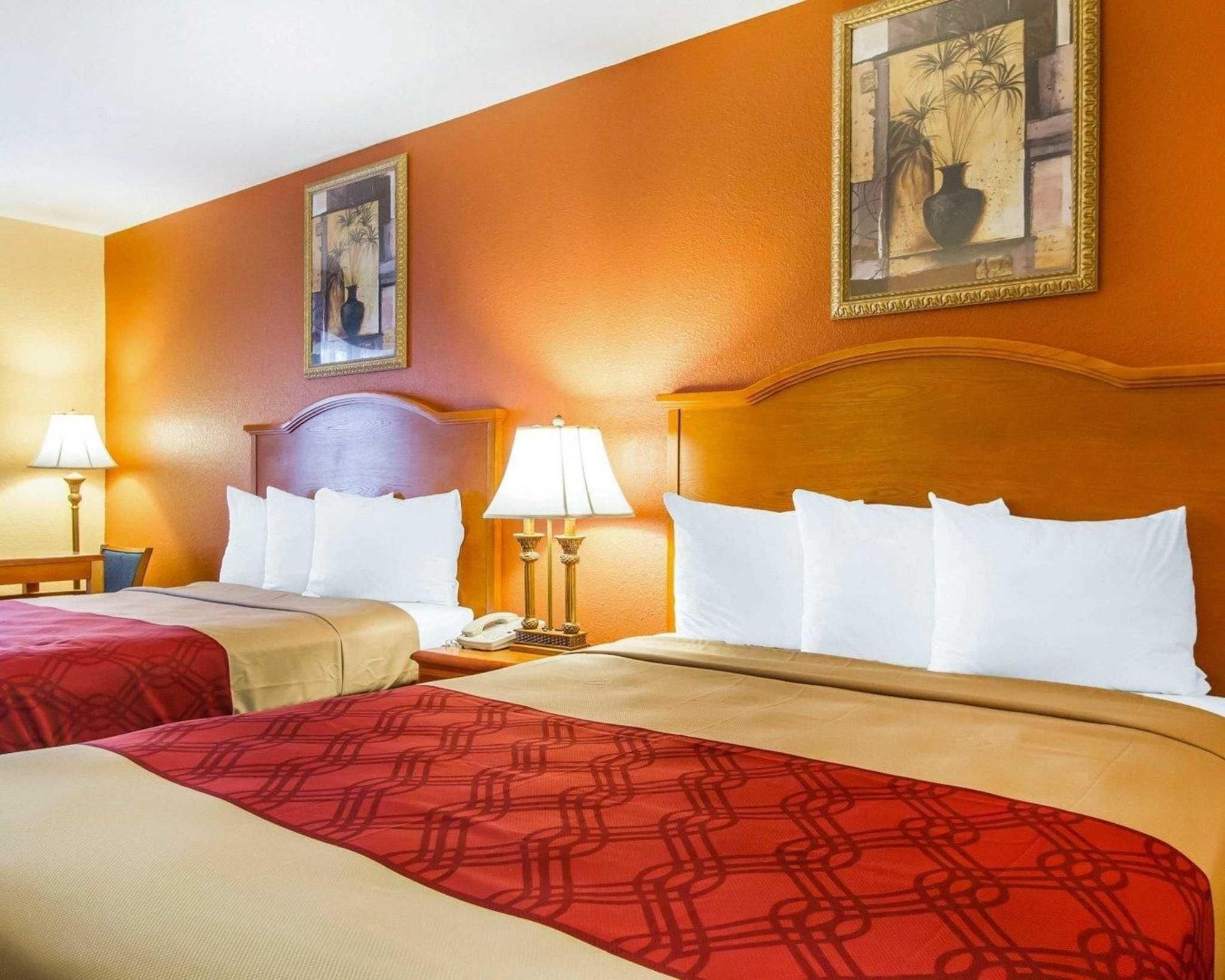 Econo Lodge Inn & Suites Evergreen Eksteriør billede