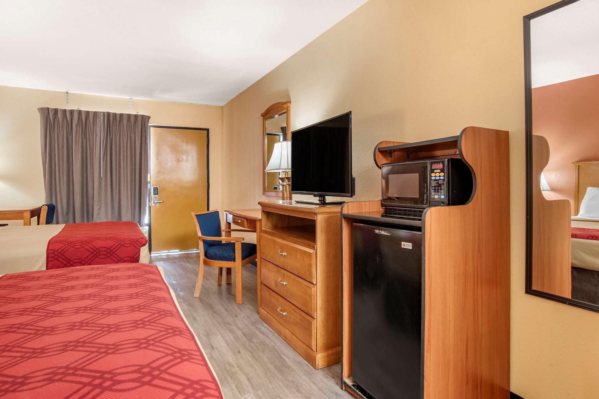 Econo Lodge Inn & Suites Evergreen Eksteriør billede