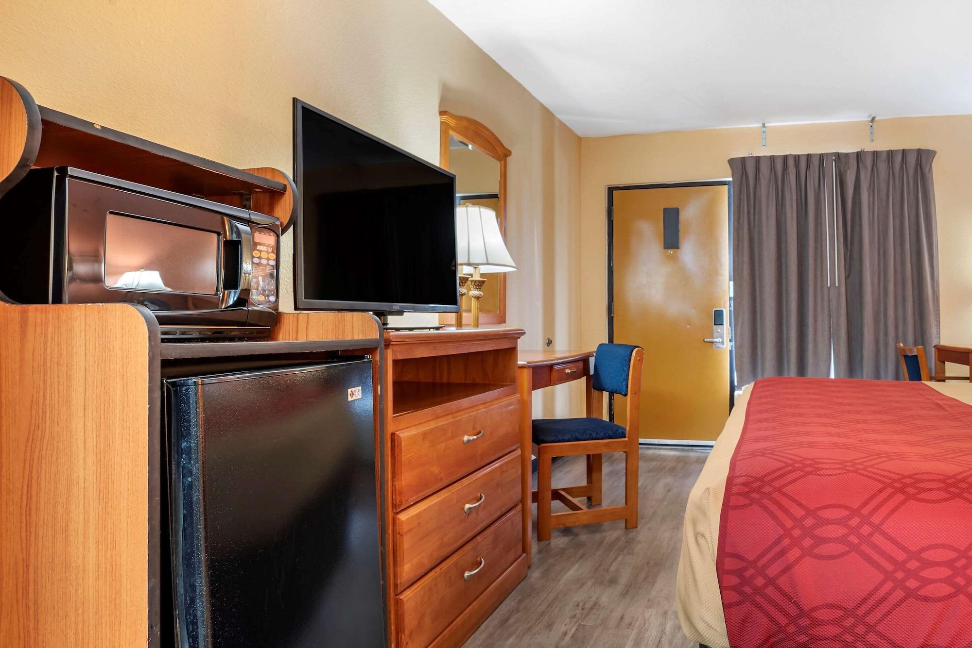 Econo Lodge Inn & Suites Evergreen Eksteriør billede