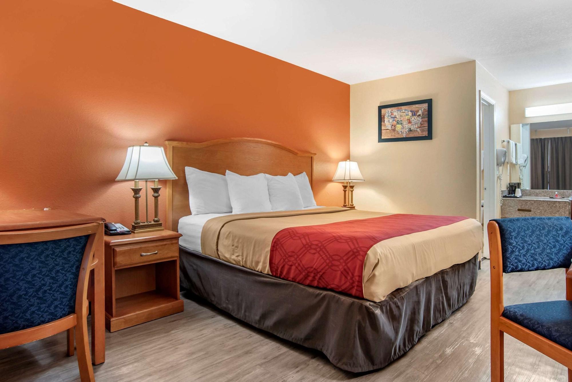 Econo Lodge Inn & Suites Evergreen Eksteriør billede