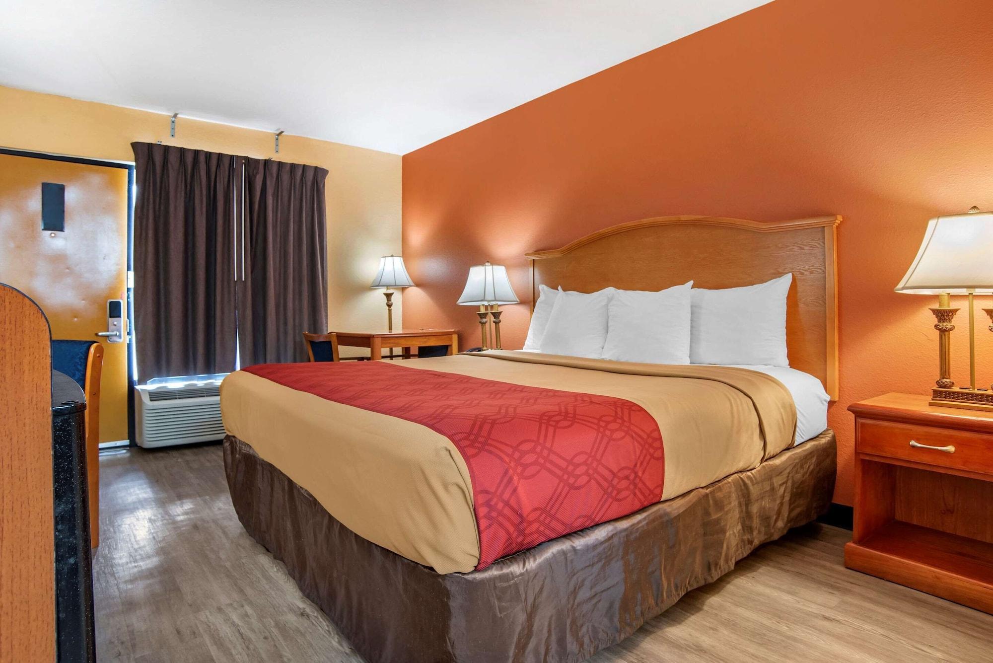 Econo Lodge Inn & Suites Evergreen Eksteriør billede