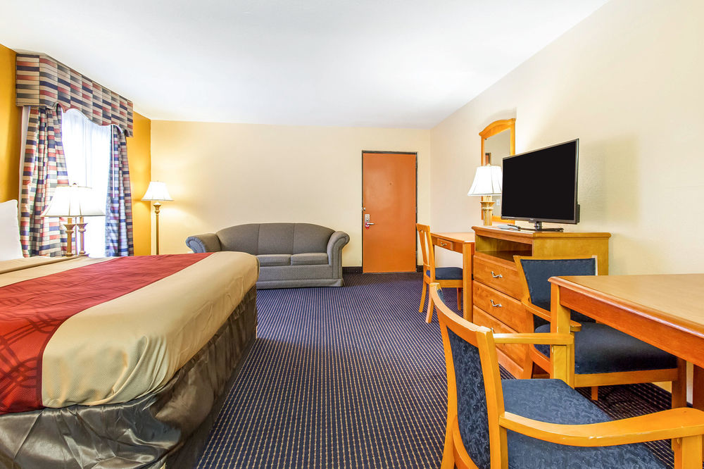 Econo Lodge Inn & Suites Evergreen Eksteriør billede