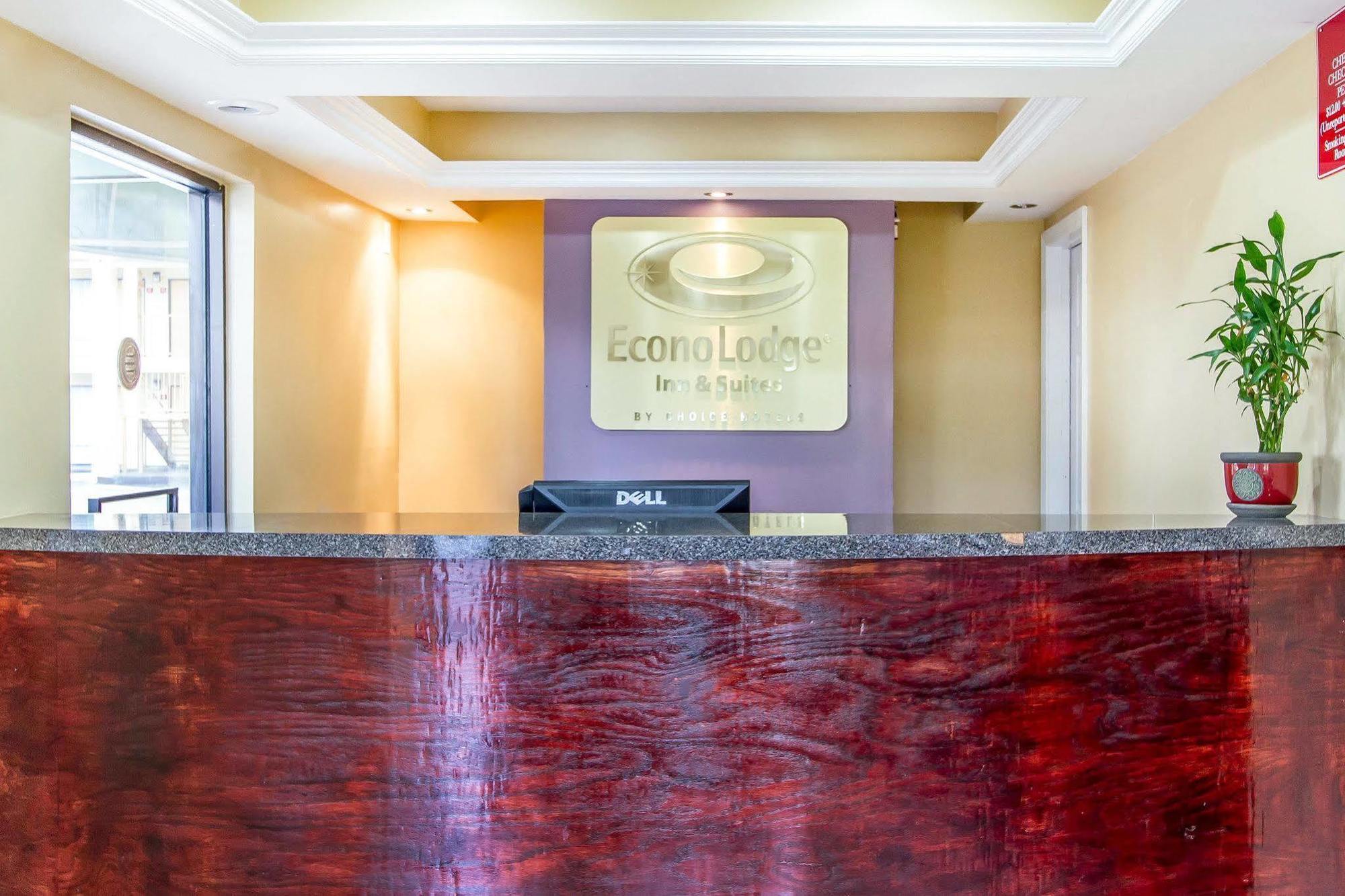 Econo Lodge Inn & Suites Evergreen Eksteriør billede