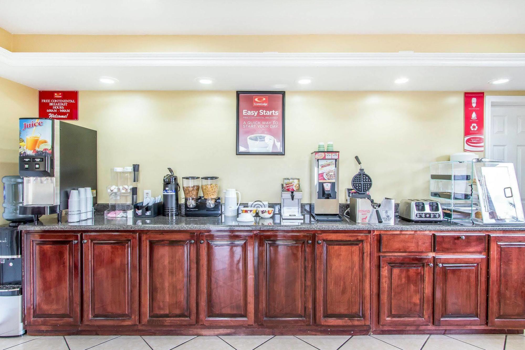 Econo Lodge Inn & Suites Evergreen Eksteriør billede