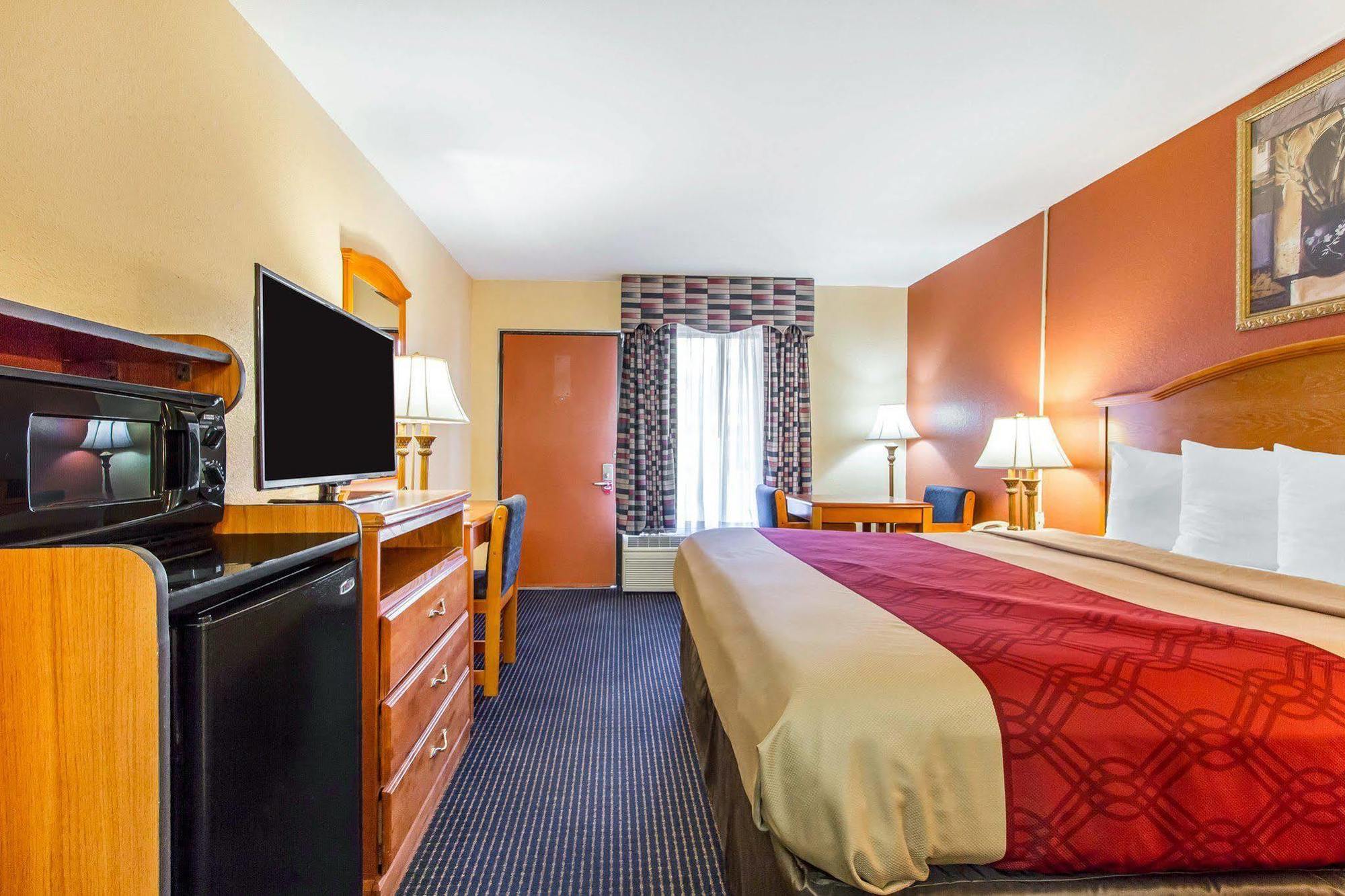Econo Lodge Inn & Suites Evergreen Eksteriør billede