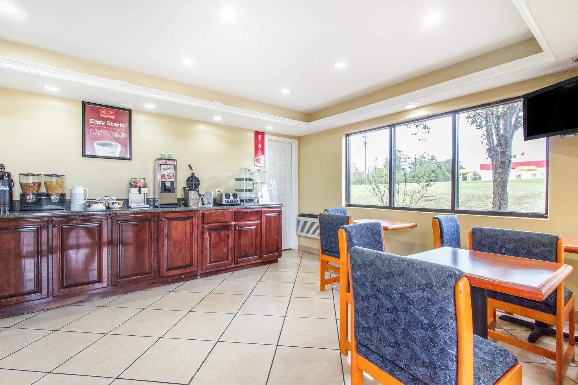 Econo Lodge Inn & Suites Evergreen Eksteriør billede