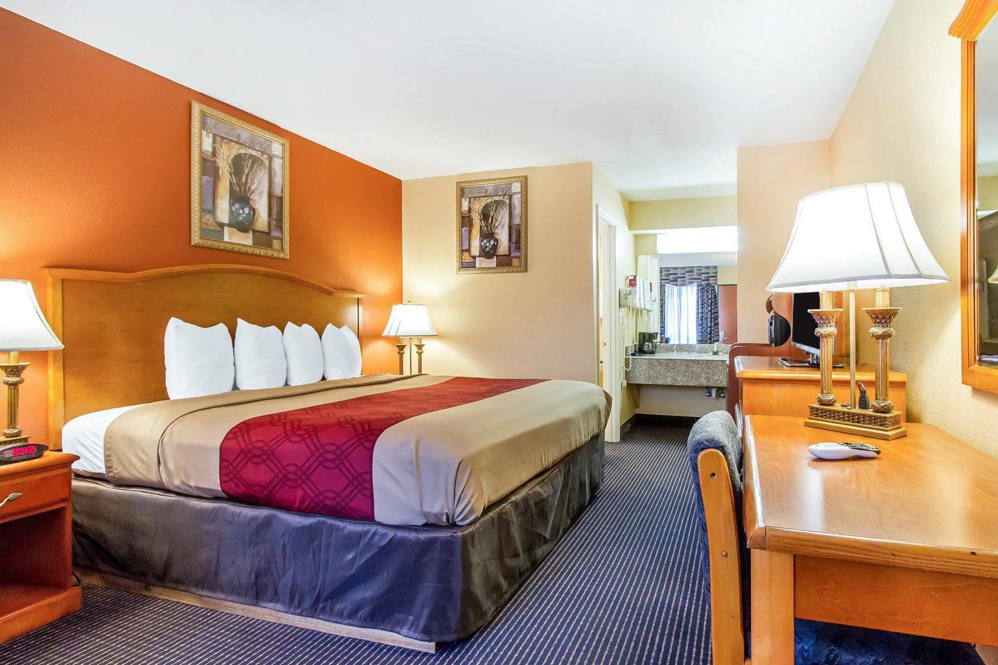 Econo Lodge Inn & Suites Evergreen Eksteriør billede