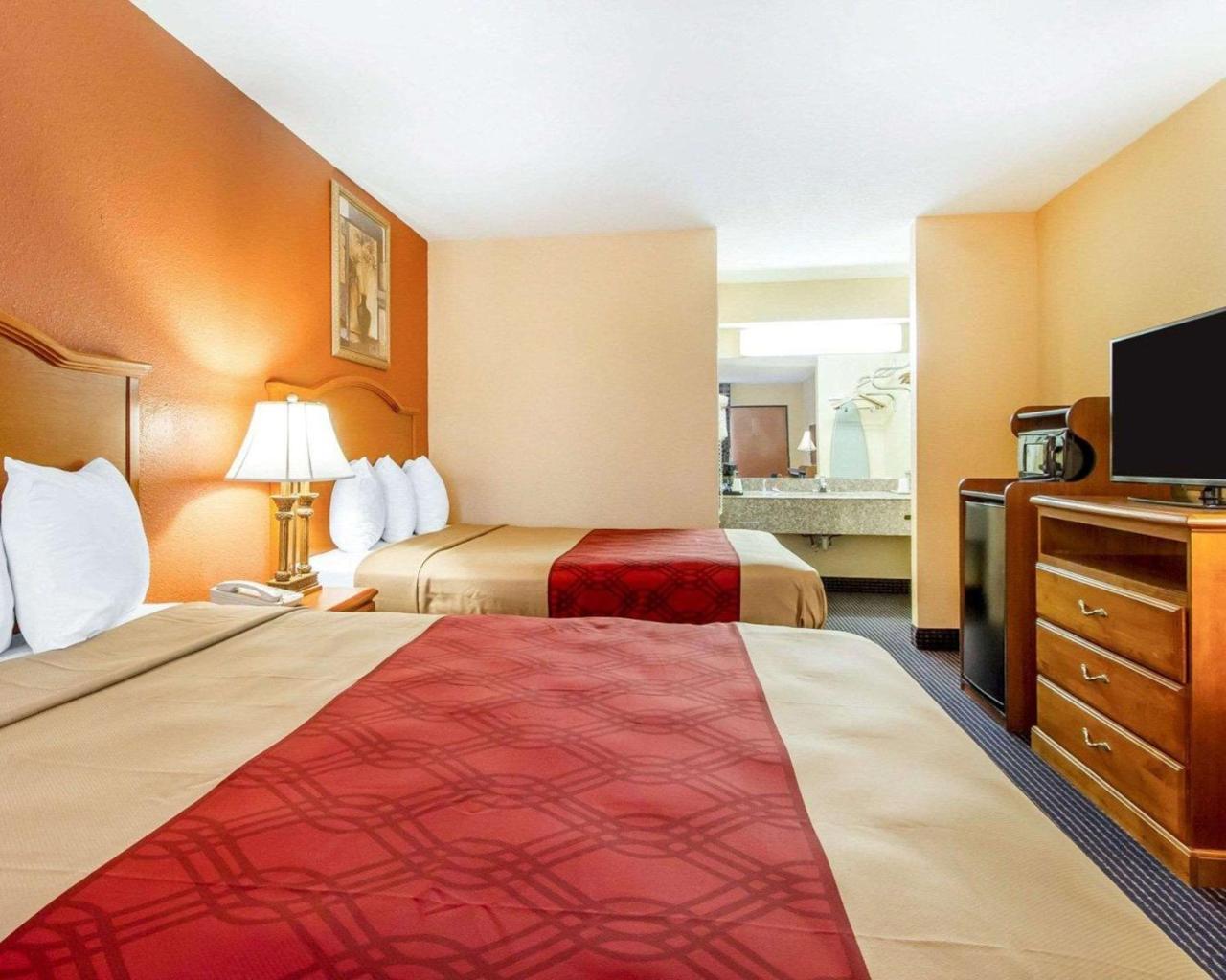 Econo Lodge Inn & Suites Evergreen Eksteriør billede